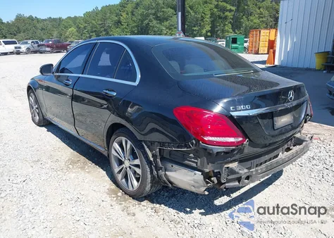 2015 Mercedes-Benz C 300 4Matic из США, поврежденный, VIN 55SWF4KBXFU063372